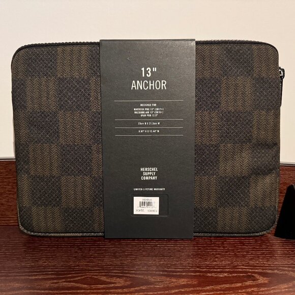 New Herschel Anchor Laptop Sleeve - Olive Checker - 13"-16" - Picture 3 of 7